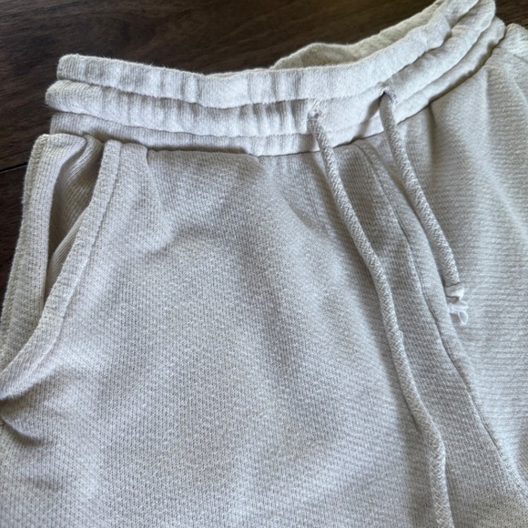 American Eagle | Size XXS | Beige Raw Hem Lounge Shorts - Picture 3 of 6